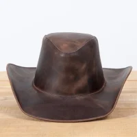 Chapeu Ingles em Couro Fossil Aba Curva com Bandinha Trancada Removivel L Jaco IN-802