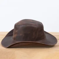 Chapeu Ingles em Couro Fossil Aba Curva com Bandinha Trancada Removivel L Jaco IN-802
