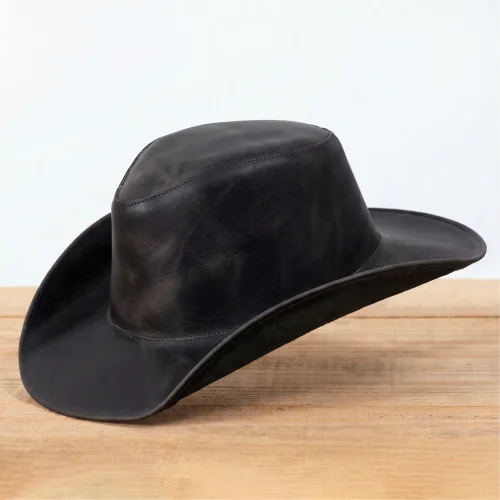 Chapeu Ingles em Couro Fossil Aba Curva com Bandinha Trancada Removivel L Jaco IN-802
